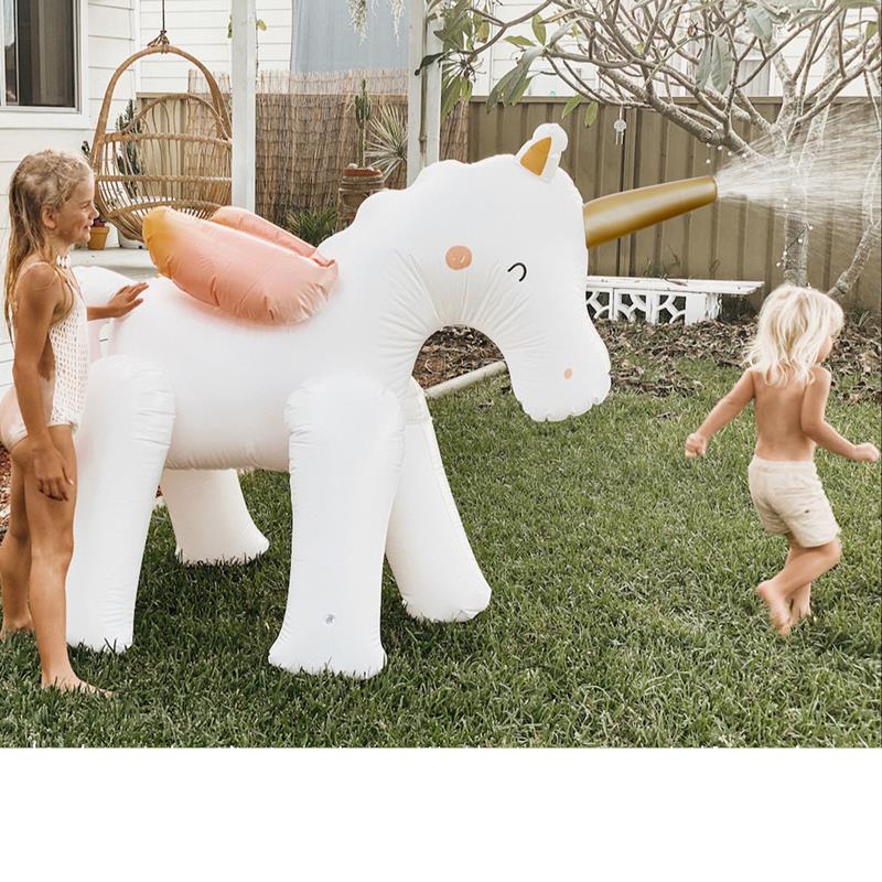 Stor vattenspridare enhörning