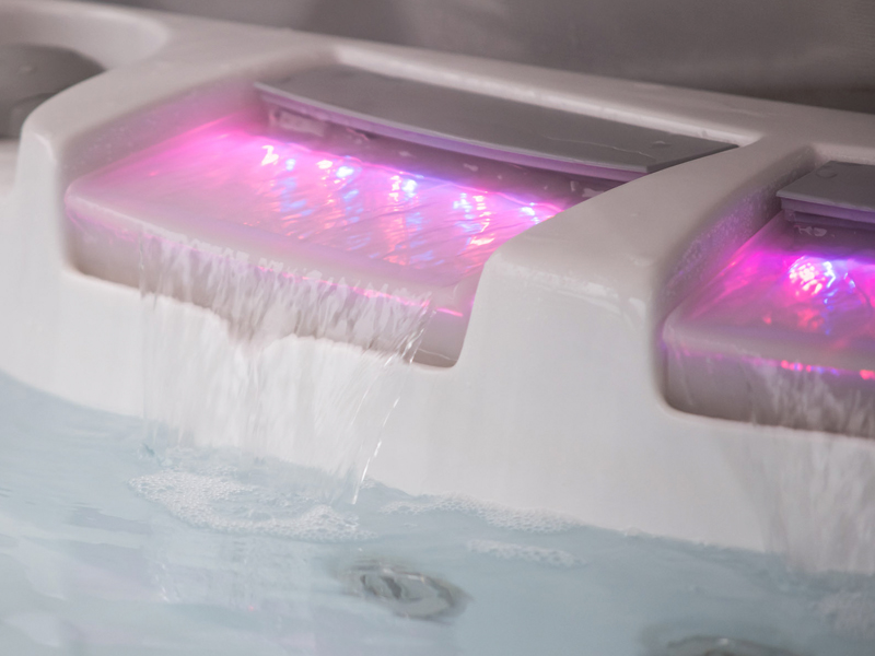 Mikkey Dee köpte ett speciellt spabad - han stolt visar upp detaljerna på